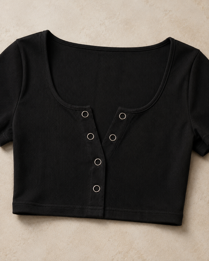 Top Court Noir à Détails Métalliques – Élégance Moderne
