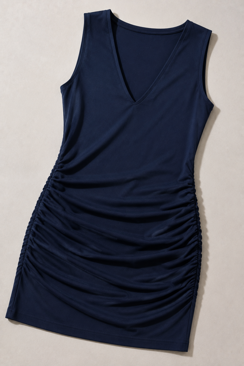 Robe Élégance Plissée à Col V – Édition Riviera
