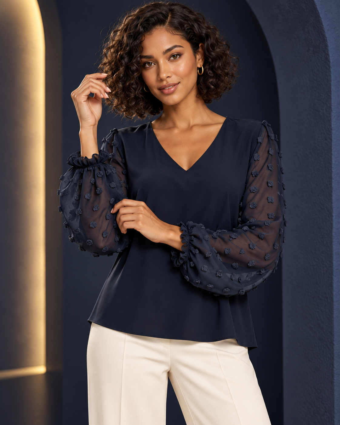 Blouse Élégance Aérienne – Col V et Manches Bouffantes en Voile Texturé