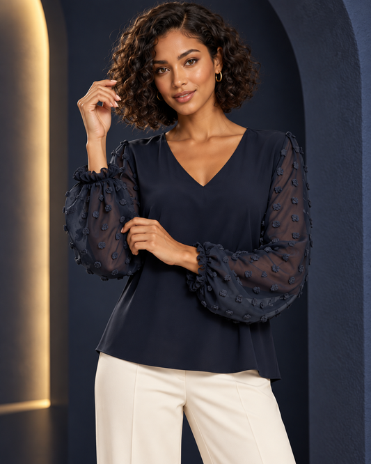 Blouse Élégance Aérienne – Col V et Manches Bouffantes en Voile Texturé