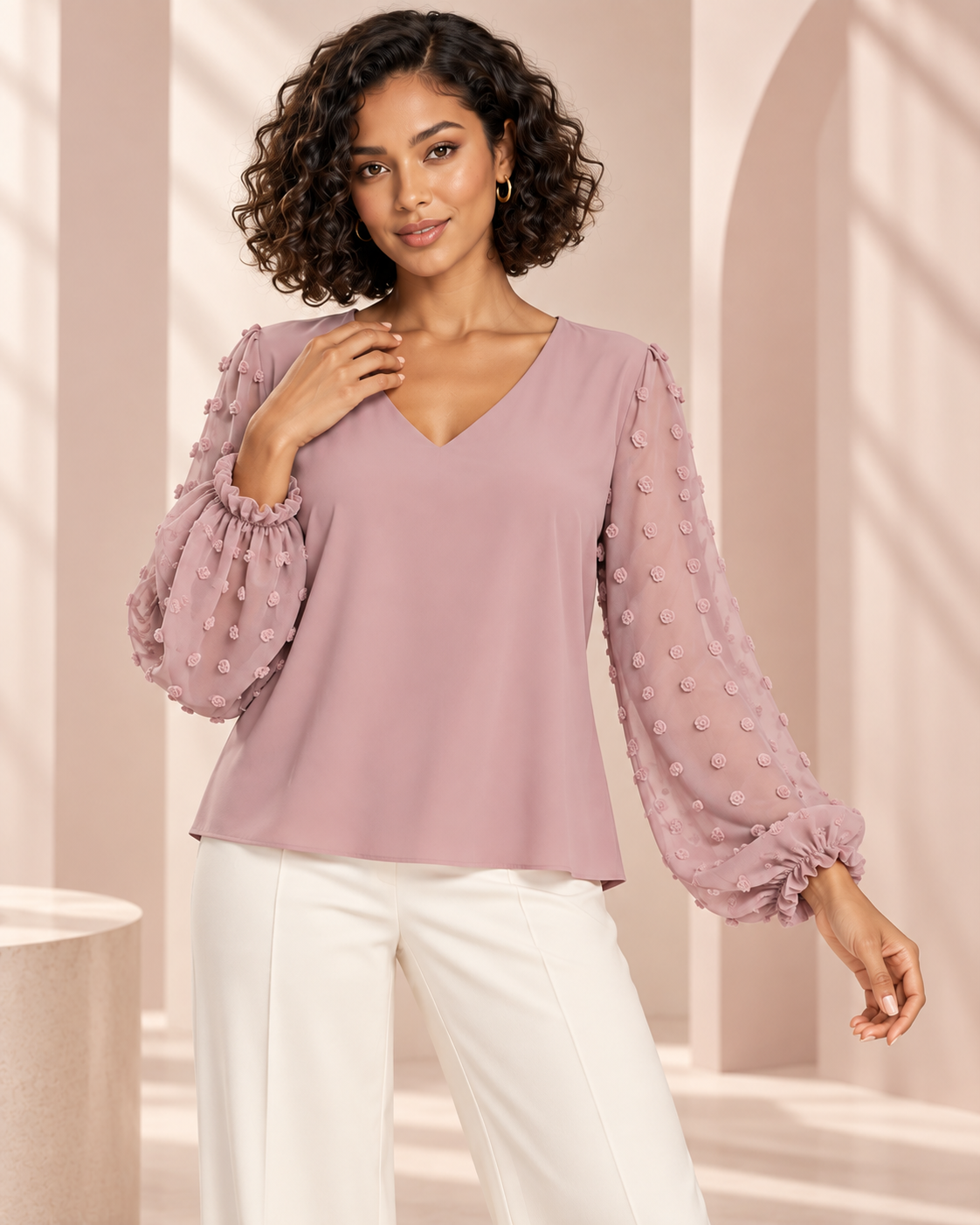 Blouse Élégance Aérienne – Col V et Manches Bouffantes en Voile Texturé
